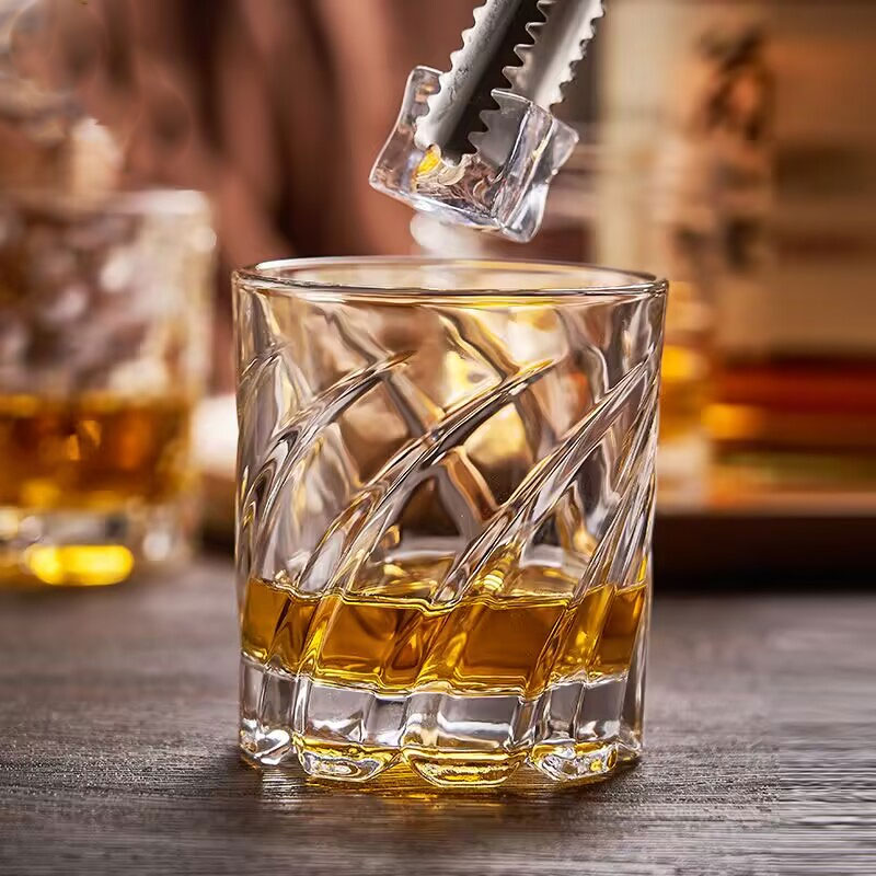 Wine Beer And Spirit - エンボス加工のウイスキーグラス 高級家庭用グラスウェア バー クラシック スピリッツ＆リキュールグラス ワイングラス