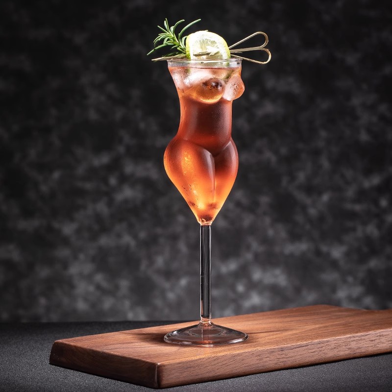 クリエイティブなカクテルグラス、ボディシェイプのウイスキーゴ - Wine Whiskey Beer のレビューと価格