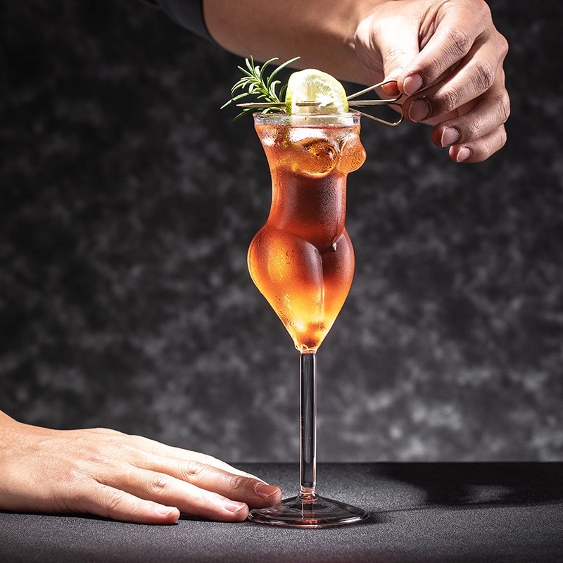 クリエイティブなカクテルグラス、ボディシェイプのウイスキーゴ - Wine Whiskey Beer のレビューと価格
