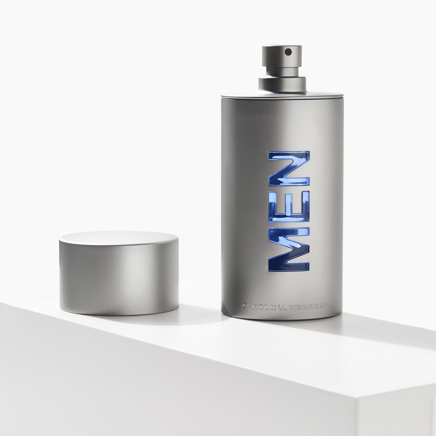 カロライナ・ヘレラ 212 メン 100ml オードトワレ  - Wine&Beer Help のレビューと価格