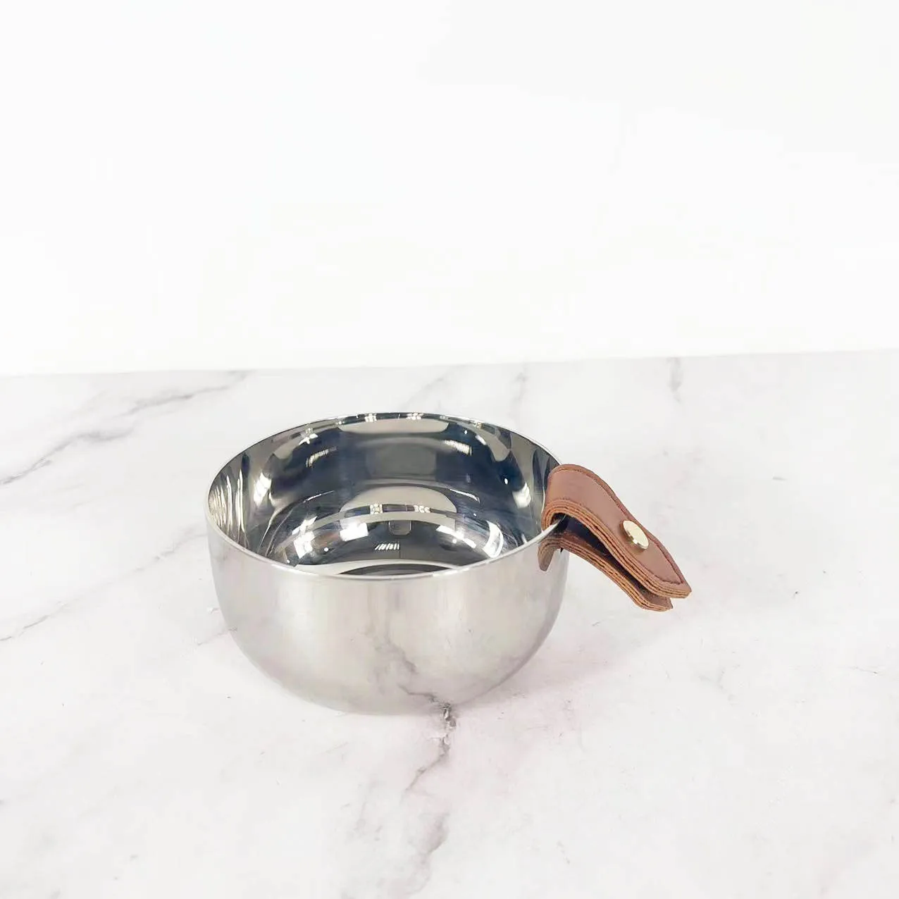 モダンな革製シルバーメタルシャンパンレッドワインアイスバケッ - Ice Bucket Silver のレビューと価格