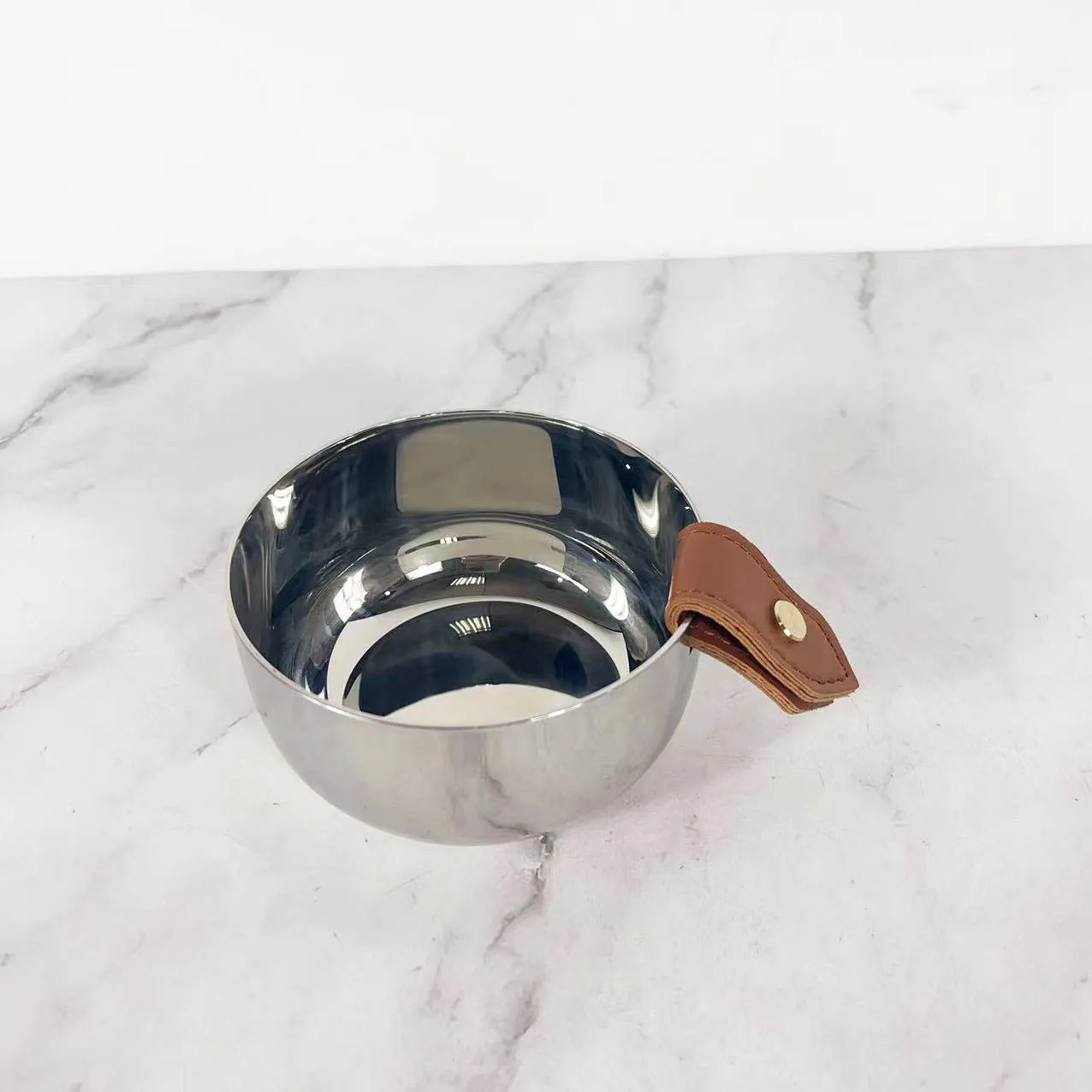 モダンな革製シルバーメタルシャンパンレッドワインアイスバケッ - Ice Bucket Silver のレビューと価格